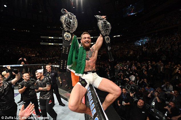Conor McGregor comparte una fotografía leyendo el periódico al revés - conor-mcgregor-II