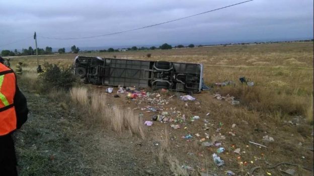 Mueren seis personas en volcadura de autobús en Zacatecas - cq5dam.thumbnail.624.351