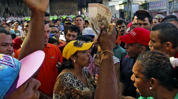 Eliminación de billetes en Venezuela provoca saqueos y protestas