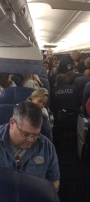 Video: pareja pelea con tripulación en pleno vuelo - delta-3