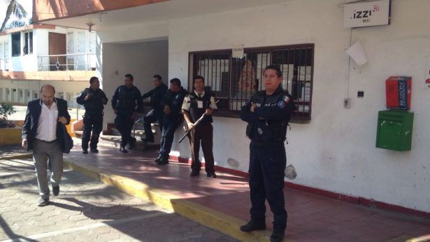 Comerciantes toman Ayuntamiento de Cuernavaca en apoyo a Blanco - desa-615x346