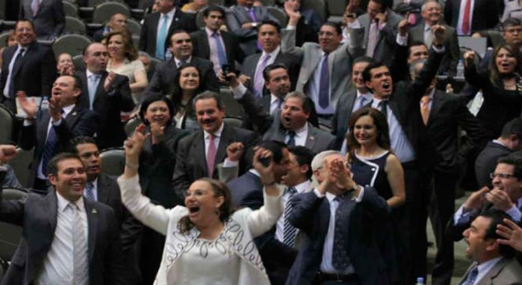 Diputados se asignan otro bono para cerrar el año - dii-111.jpg_594723958