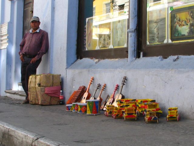 El 57.9 por ciento de los empleos fueron informales en 2015 - economia-informal-I