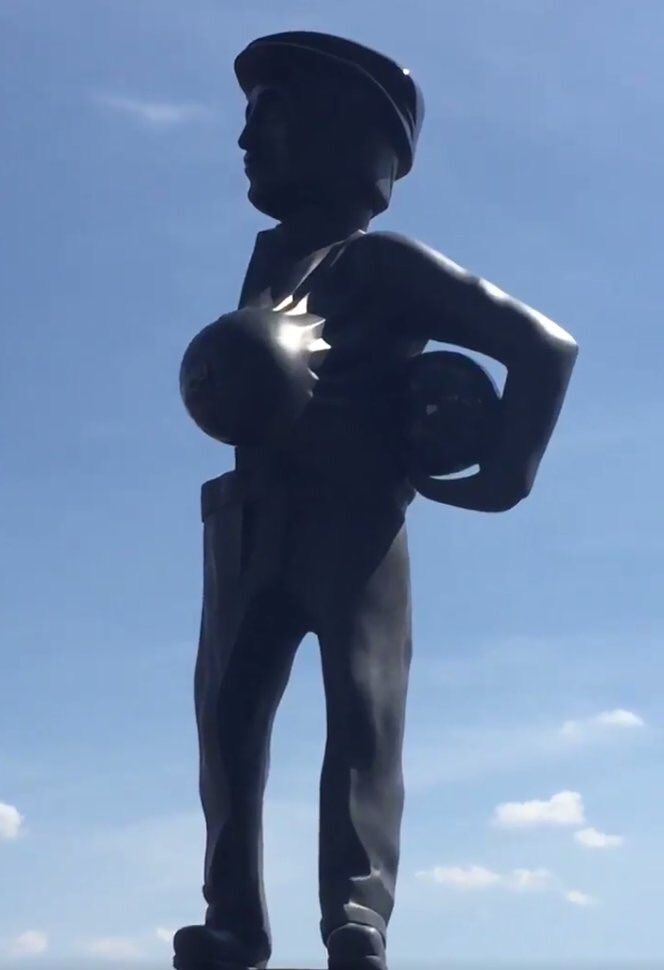 Develan estatua del “El Chanfle” en instalaciones del América - el-chanfle-america