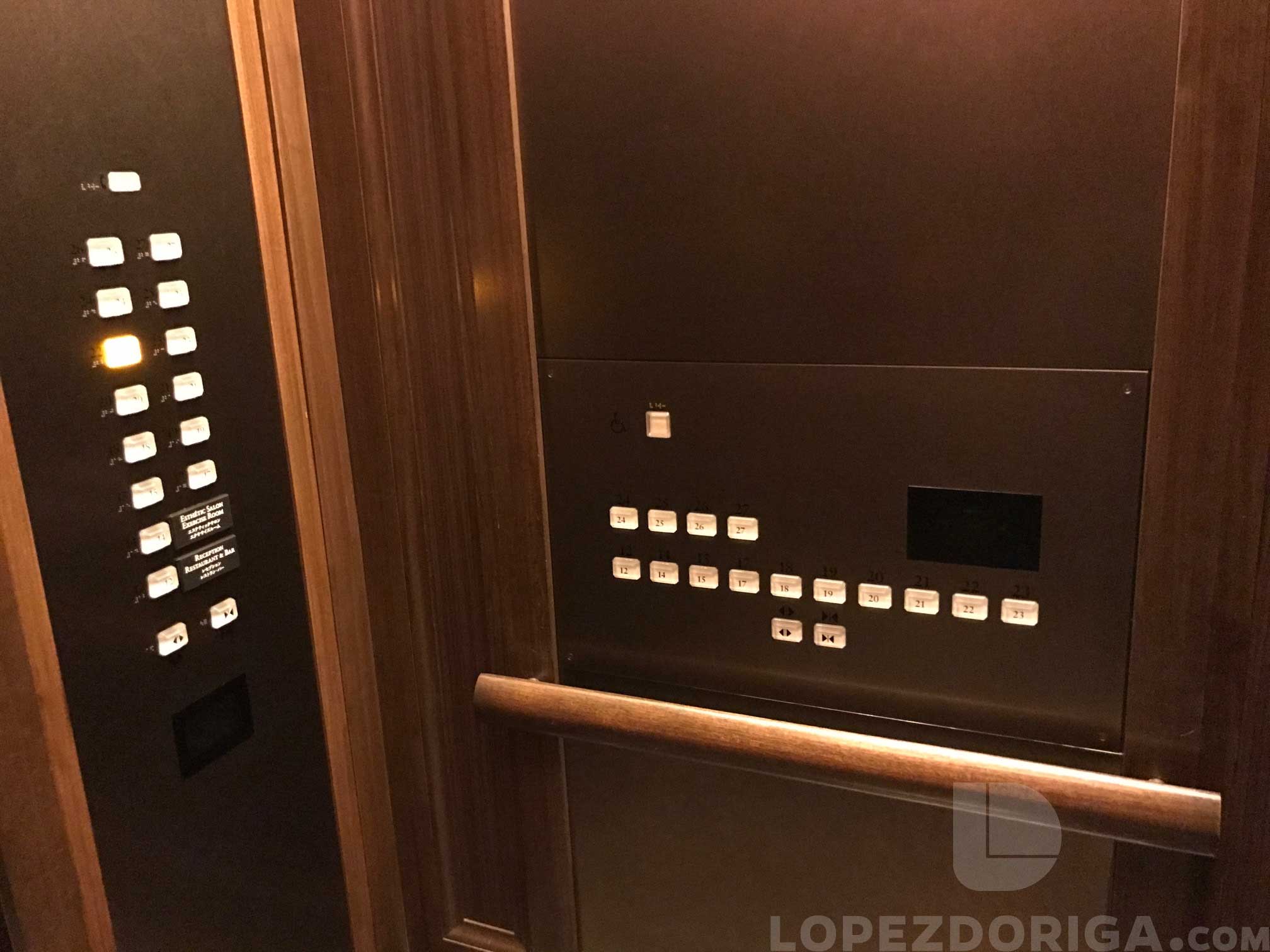 Viernes entre carne Kobe y basura - elevador