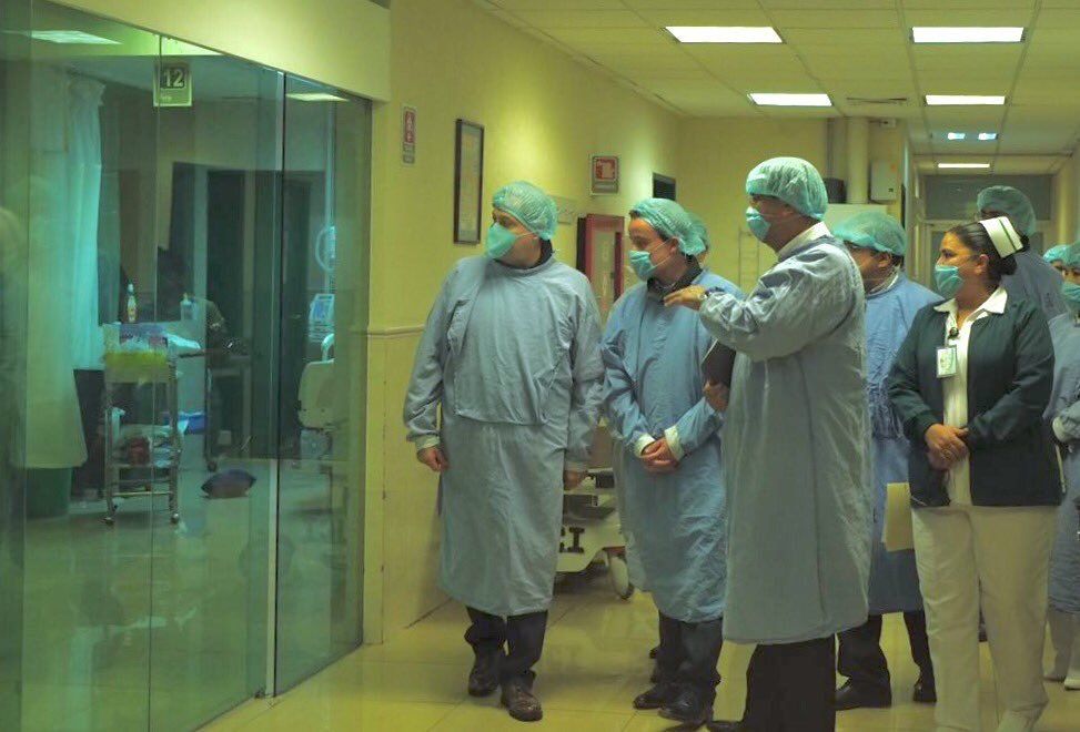 Eruviel Ávila y Mikel Arriola visitan a lesionados por explosión en Tultepec