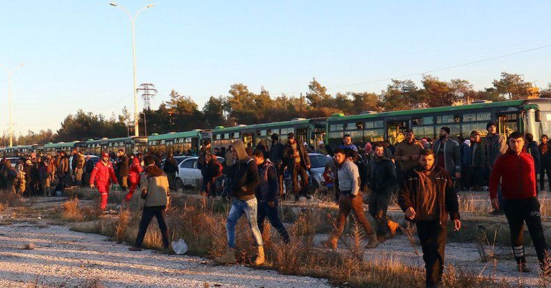 Suspenden evacuación de Alepo por supuestos ataques rebeldes