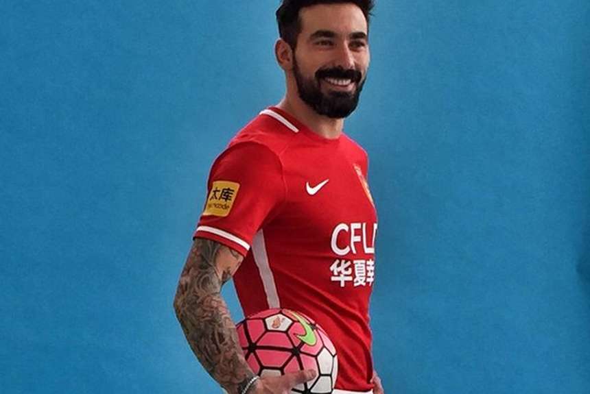 Equipo chino ofrece 100 millones de euros anuales a Lionel Messi - ezequiel-lavezzi