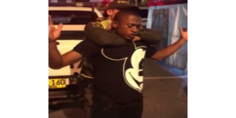 Video: futbolista colombiano pelea con la policía