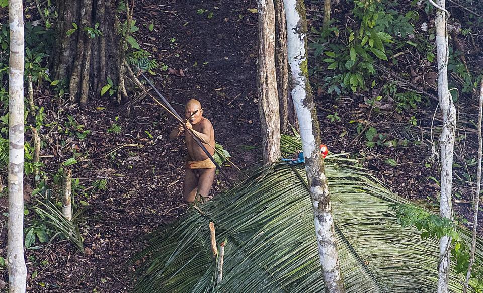 Fotógrafo capta imágenes de tribu aislada en Brasil - fotografo-tribu-amazonas-2