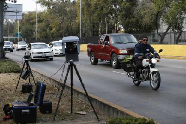 Declaran inconstitucional cobro obligatorio de fotomultas