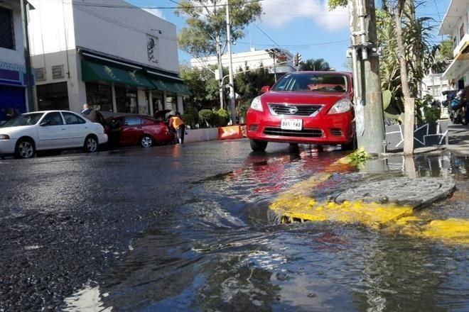 Obras en Gustavo A. Madero provocan fuga de agua