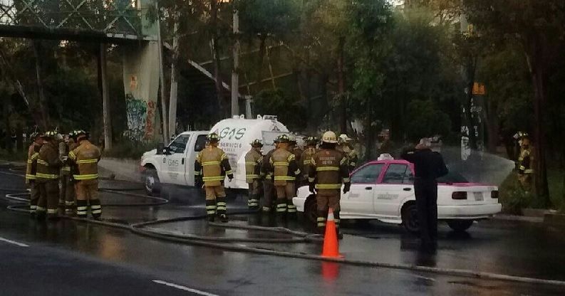 Caos en Insurgentes Norte por choque de pipa