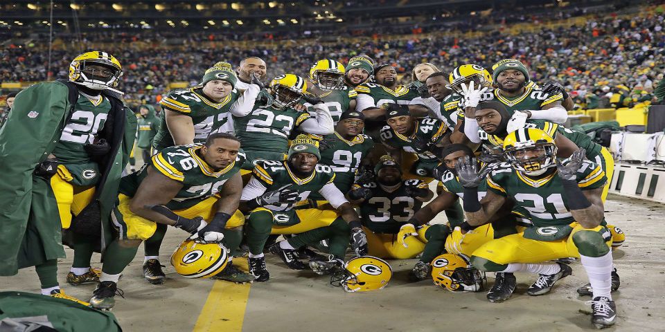 Rodgers guía paliza de Green Bay a Seattle