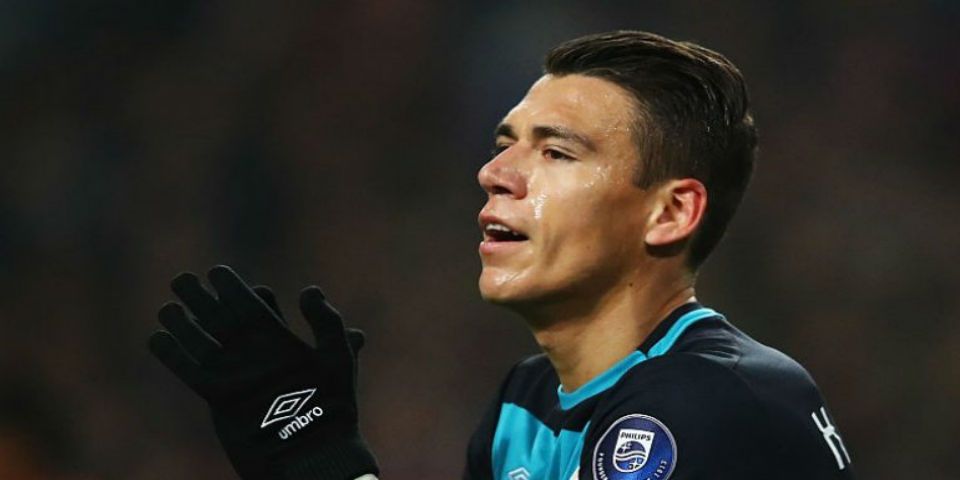 Héctor Moreno sale lesionado en clásico entre Ajax y PSV