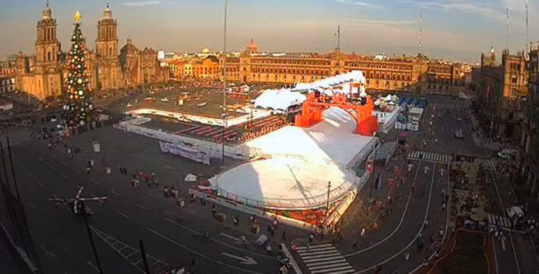 Helicóptero aterriza de emergencia en el Zócalo capitalino