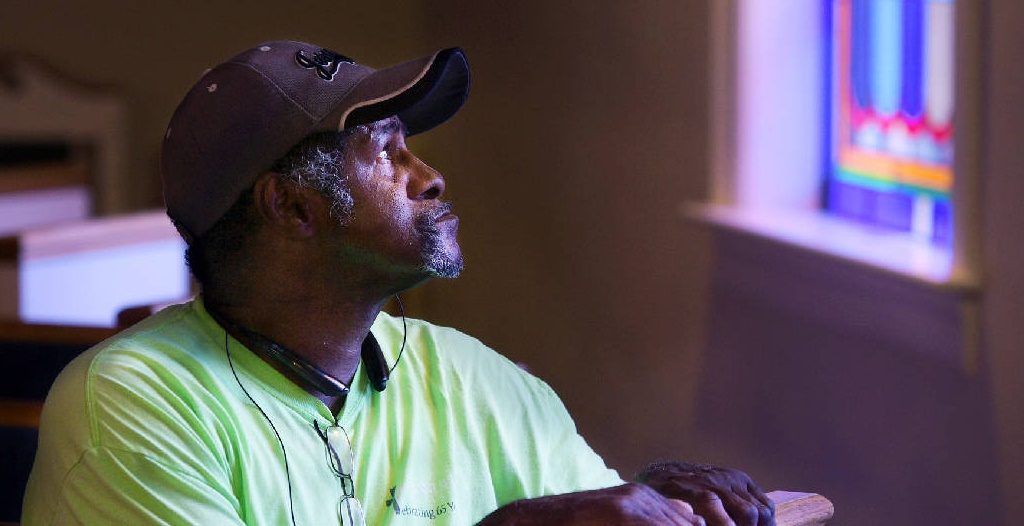 Hombre detenido por error durante 31 años recibe 75 dólares para reiniciar su vida - hombre-detenido-injustamente-1024x526