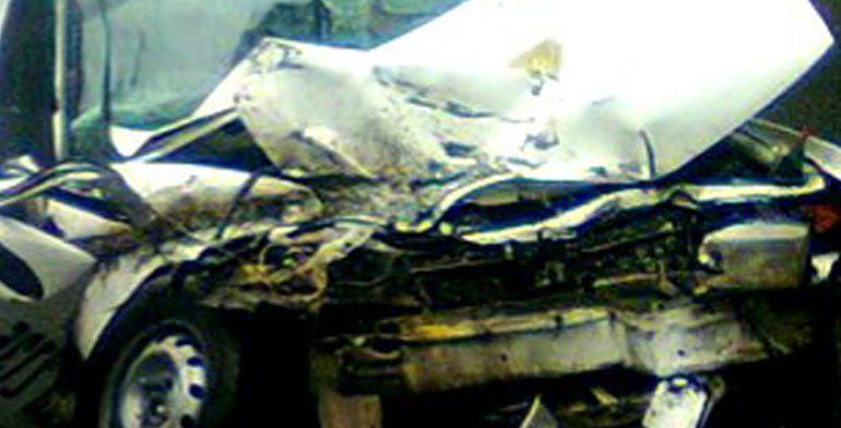 Auto cae de un puente en Hidalgo