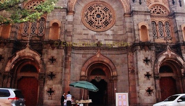 Roban iglesia en Santa María la Ribera
