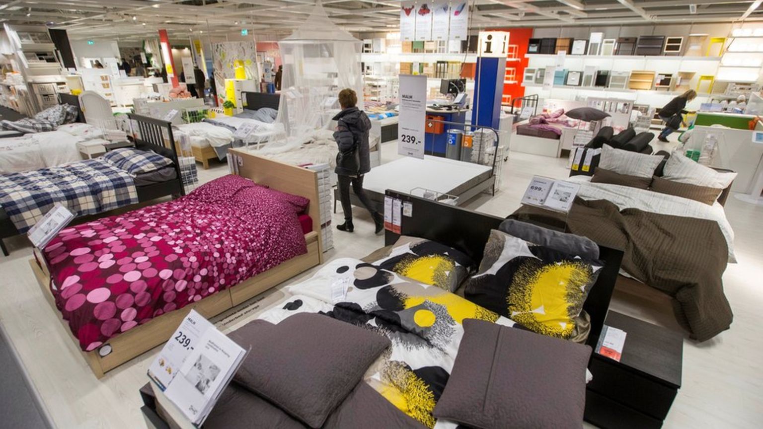 Ikea pide a jóvenes no pasar la noche en sus tiendas