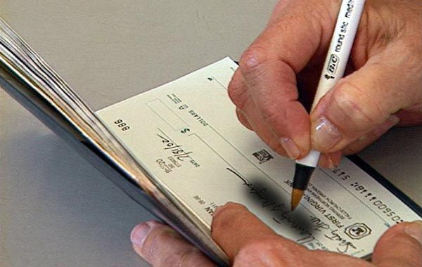 Condusef advierte de nueva forma de fraude con cheques