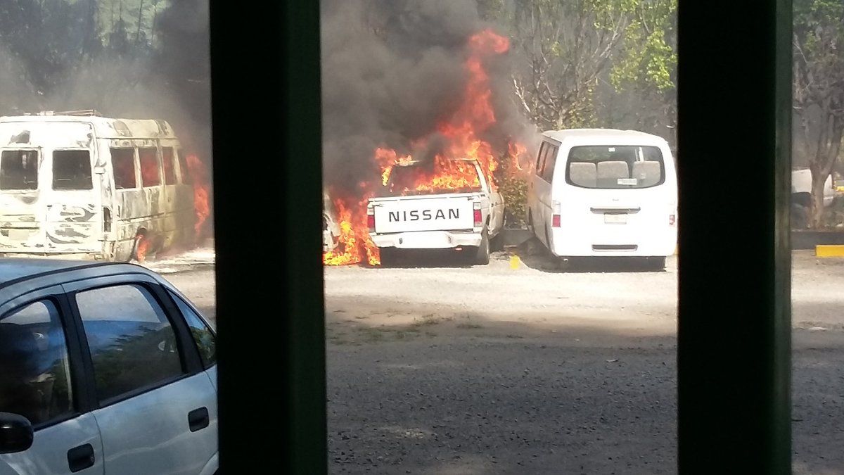 Presuntos normalistas incendian vehículos en Chiapas - incendio-chiapas-2