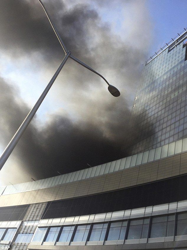 Video: incendio consume hospital en Nueva York - incendio-nueva-york-2