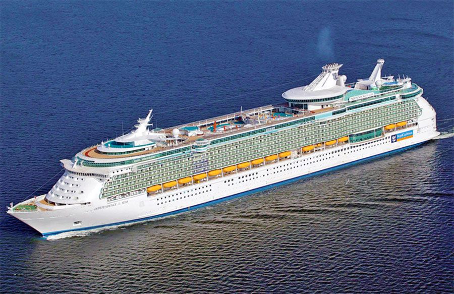 Suspenden búsqueda de joven que saltó desde un crucero