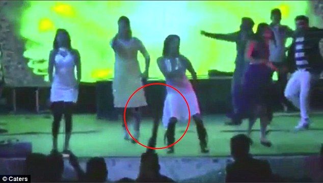 Video: borracho mata a mujer embarazada por no bailar con él Video: borracho mata a mujer embarazada por no bailar con él
