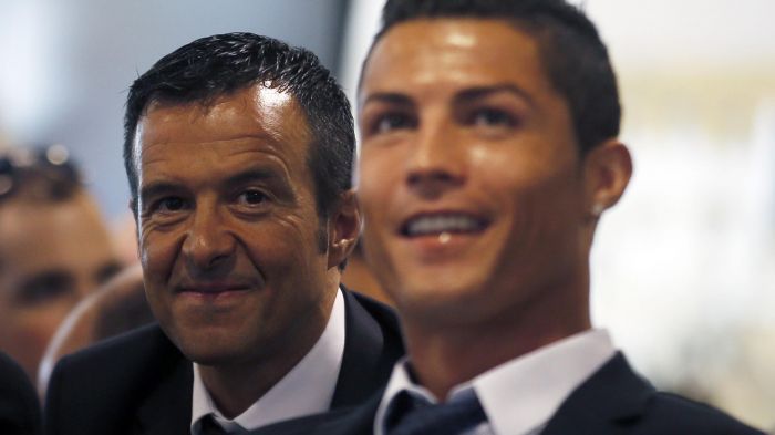 Investigan a cinco futbolistas por delitos fiscales - jorge-mendes-cristiano-ronaldo