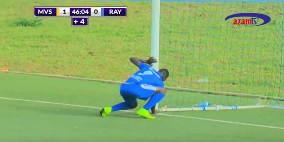 Video: jugador hace brujería y anota