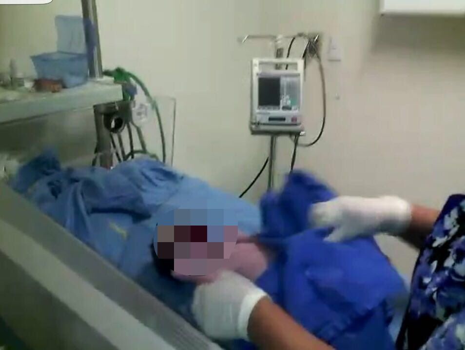 Mujer da a luz a bordo de una patrulla