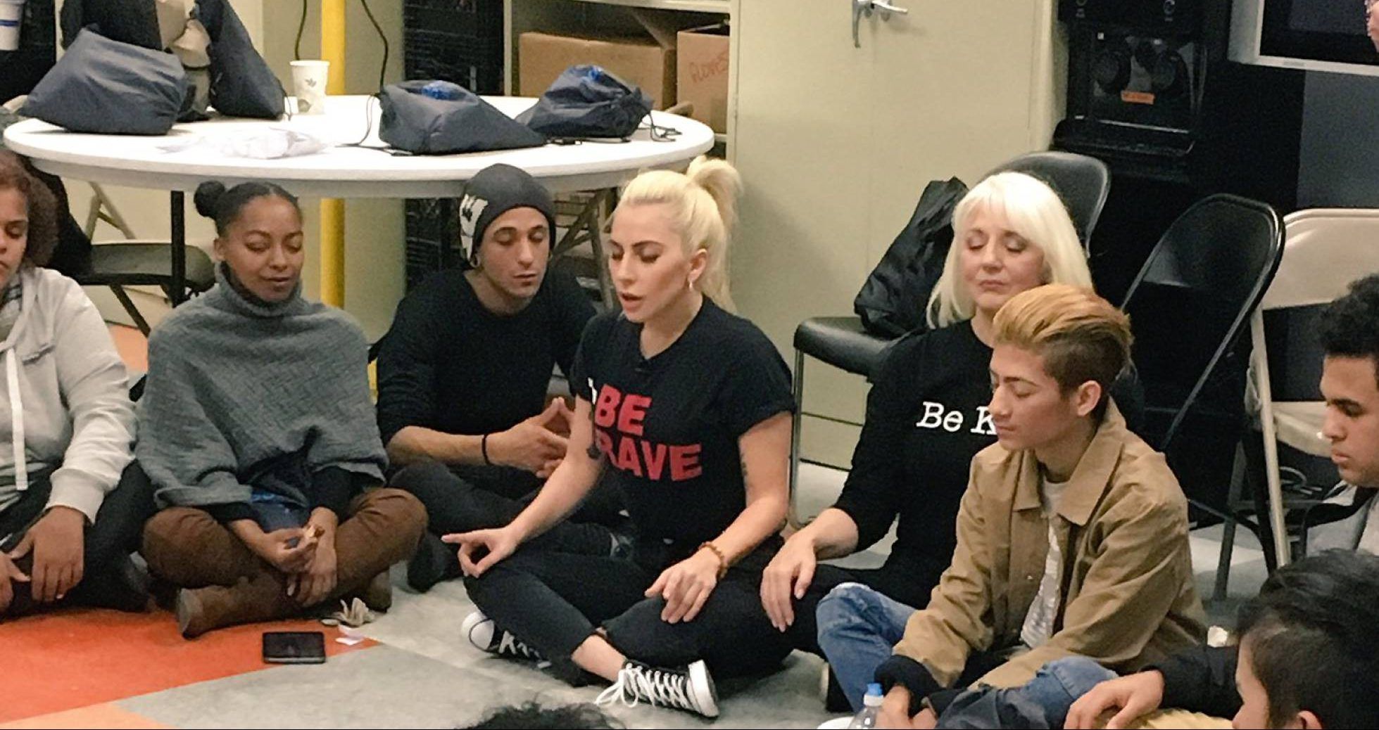 Lady Gaga confiesa que sufre de estrés postraumático Lady Gaga confiesa que sufre de estrés postraumático