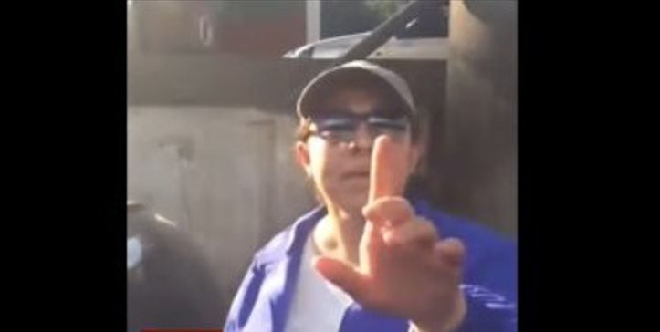 Video: esposa de teniente agrede a motociclista