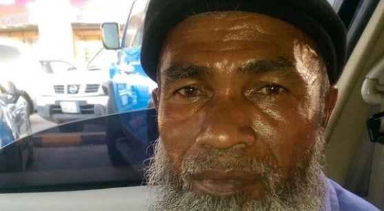 #Viral donan regalos a empleado de limpieza tras broma en redes sociales