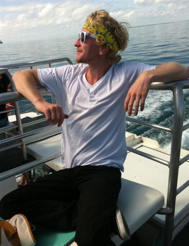 Banco presta por error 1.5 mdd a joven que los gasta en autos, mujeres y drogas - luke-brett-moore-2