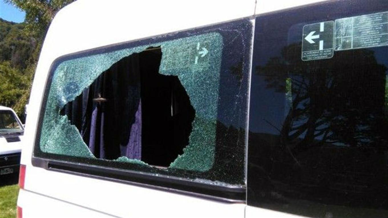 Apedrean vehículo de Mauricio Macri - macri