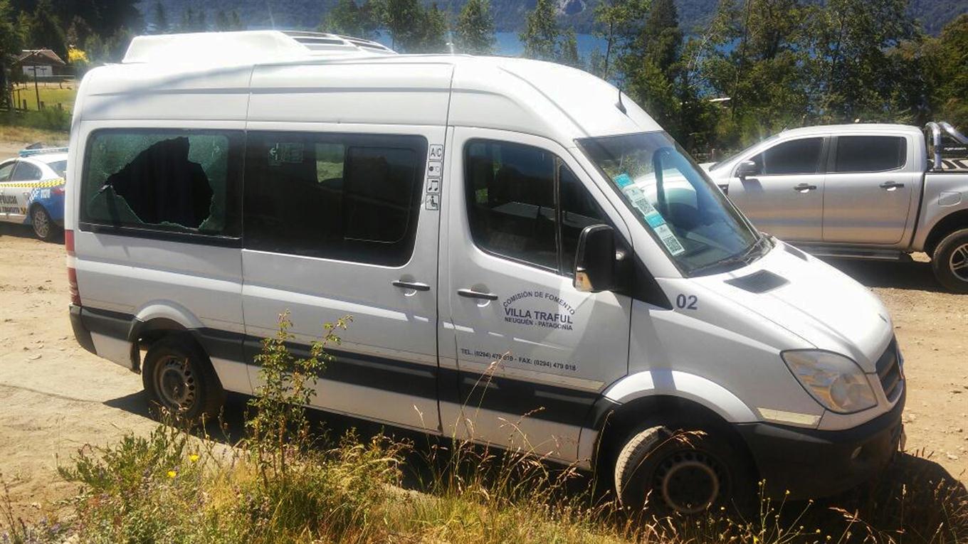 Apedrean vehículo de Mauricio Macri - macri2