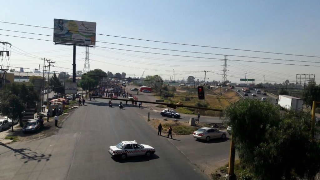 Sindicato de la Autónoma de Chapingo bloquea la Texcoco-Lechería - manifestantes-@supremo_edomex-2-1024x576