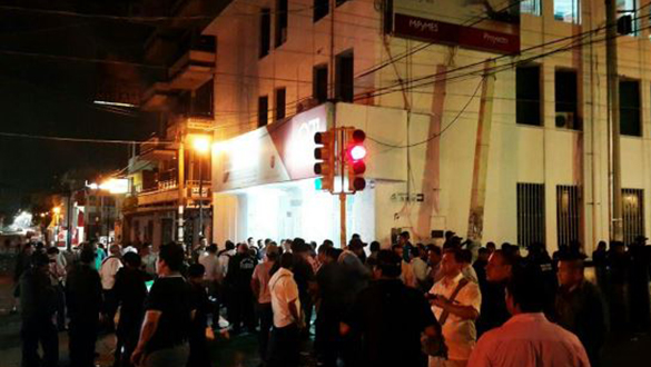 Detienen a 25 personas que bloqueaban oficinas en Chiapas Detienen a 25 personas que bloqueaban oficinas en Chiapas