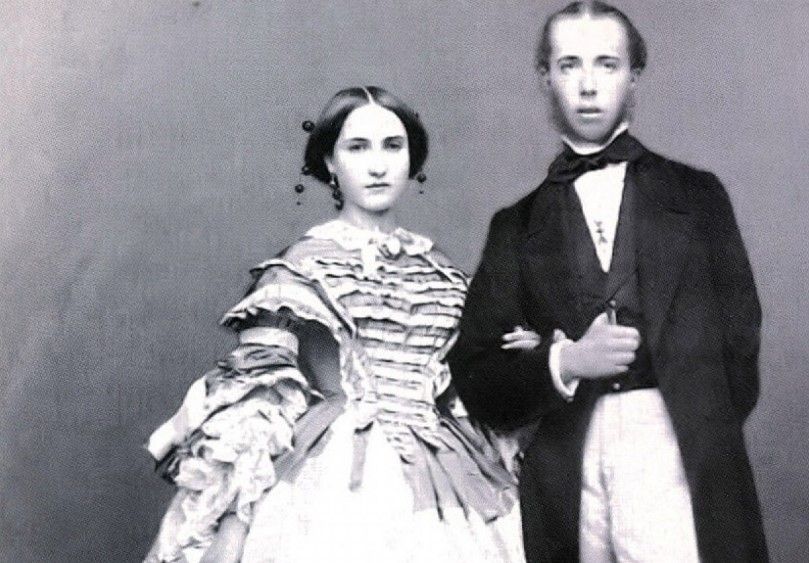 La historia del primer árbol de Navidad que llegó a México - maximiliano-y-carlota