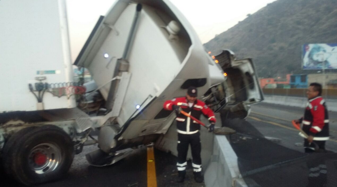 Vuelca tráiler en autopista México-Puebla - mexico-puebla-2