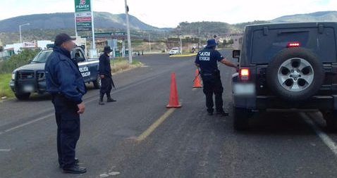 Enfrentamiento armado entre policías y civiles en Michoacán