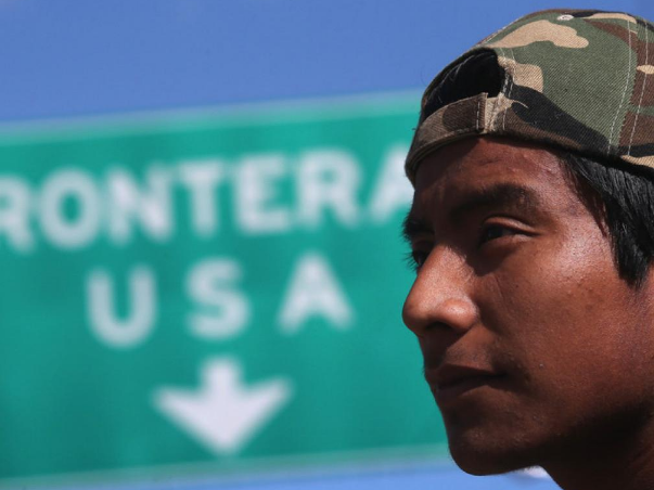 Migrantes continúan cruzando la frontera a pesar de los peligros - migrante-I