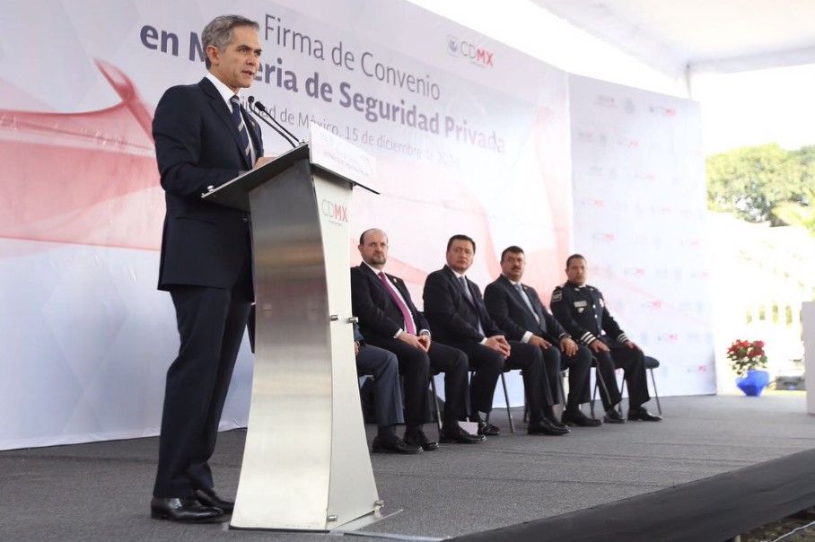 Firman convenio para regular seguridad privada - miguel-angel-mancera