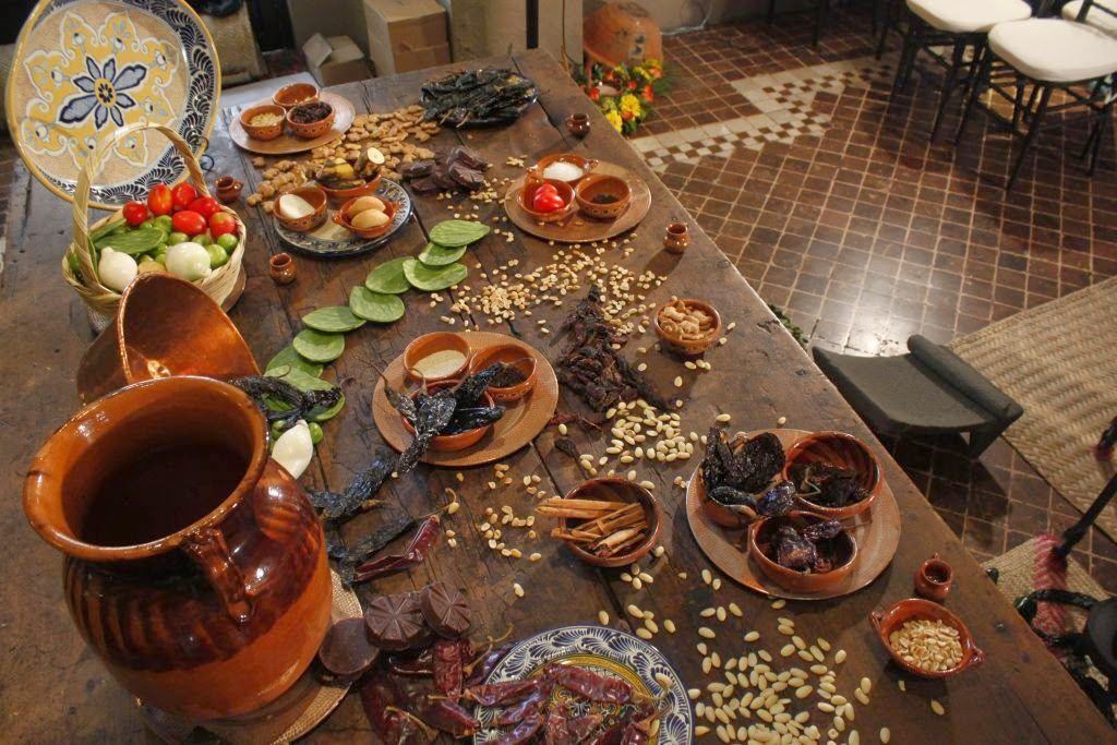 El accidente que originó el mole poblano - mole-poblano-2-1024x683