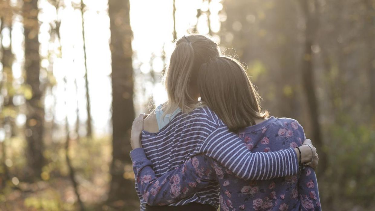 Juez autoriza boda entre una mujer y su hijastra en Argentina