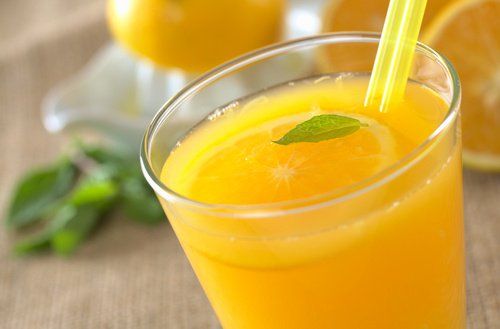 Jugos para combatir la resaca - naranja-y-plátano