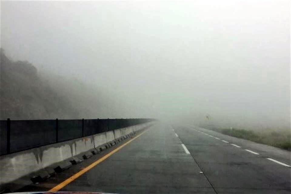 Neblina ocasiona dos choques en la autopista Monterrey-Saltillo - niebla-monterrey2