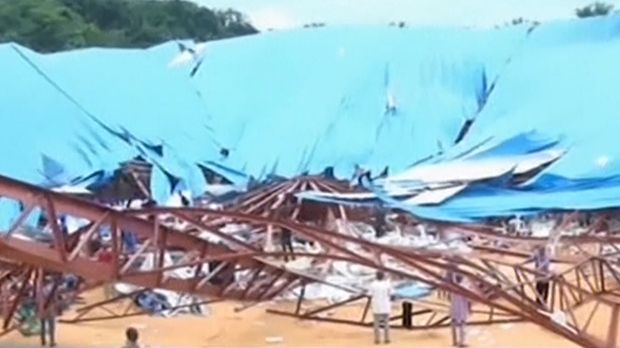 Techo de iglesia cae y mata a 160 personas en Nigeria